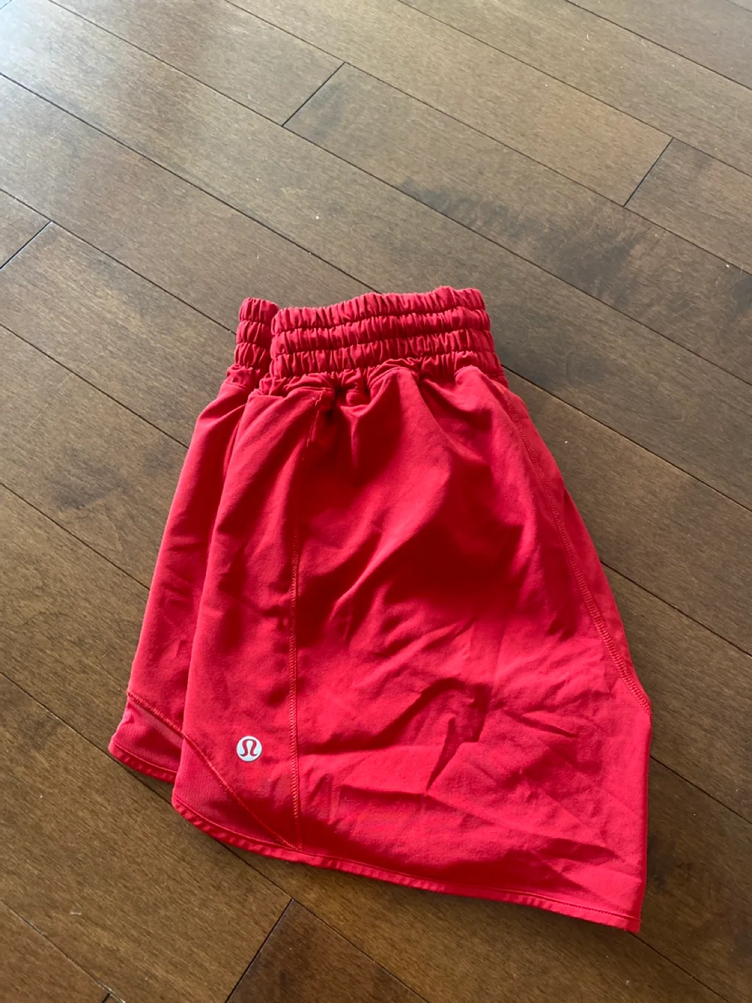 Lululemon Hotty Hot Shorts Red Size 6 thumbnail