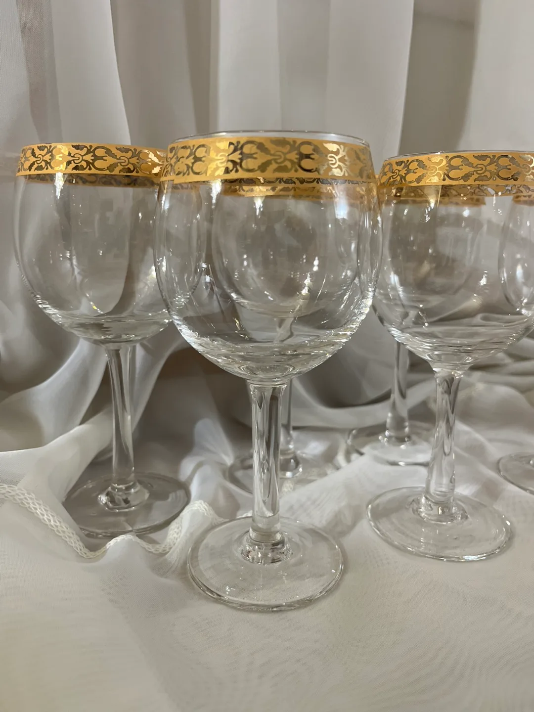 🇨🇦 Set of 6 Wine Glasses with Gold Trim thumbnail