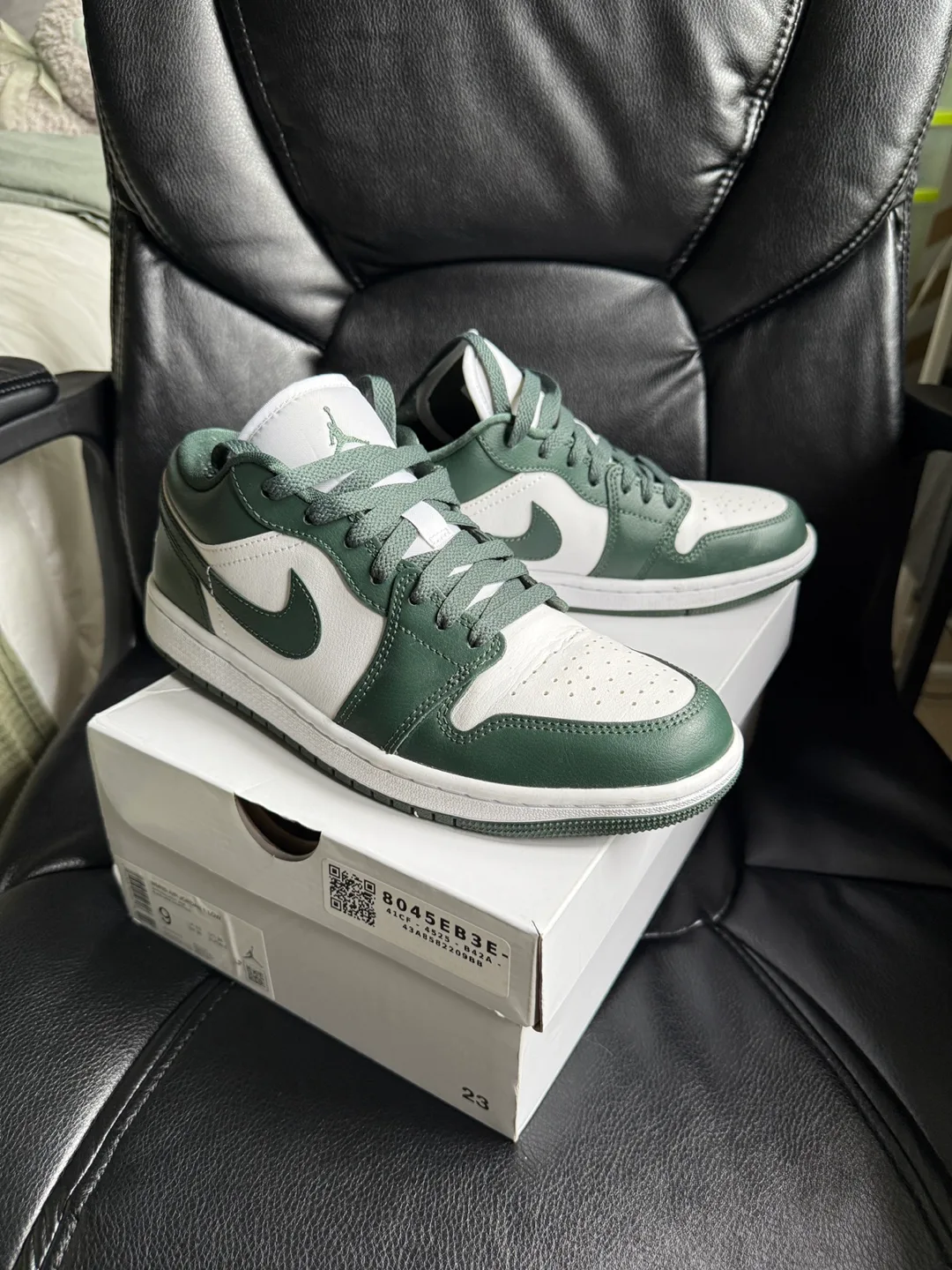 Nike Air Jordan 1 Low Size 9 image indicator(2)