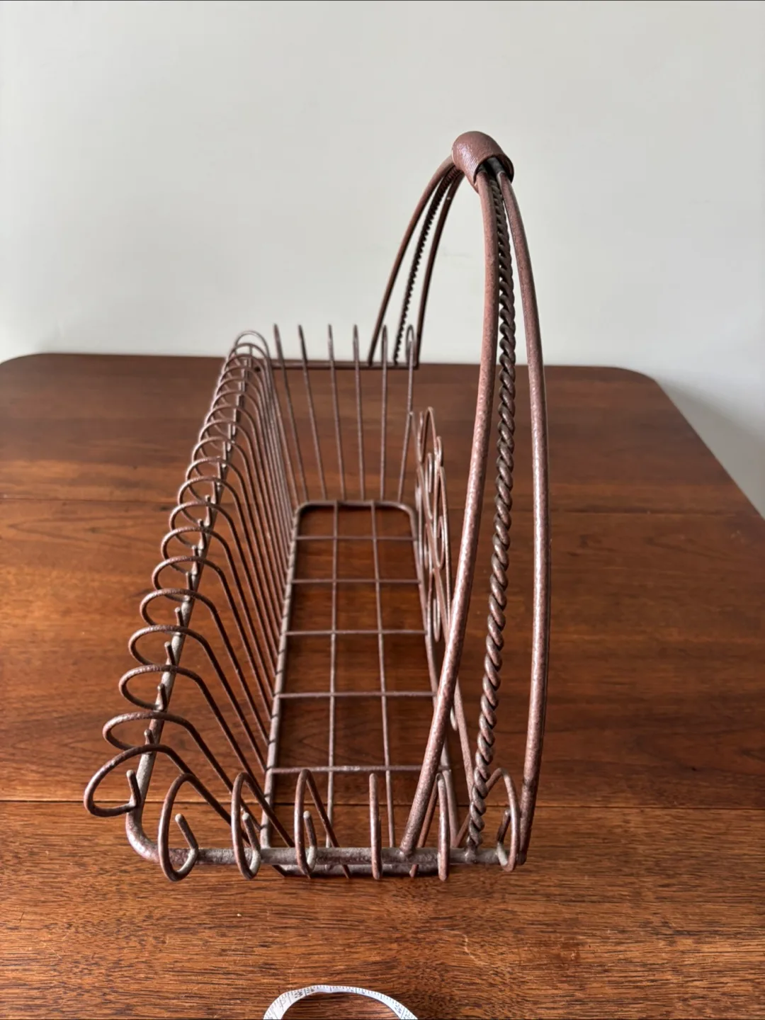 Rustic Metal Basket with Handle image indicator(3)