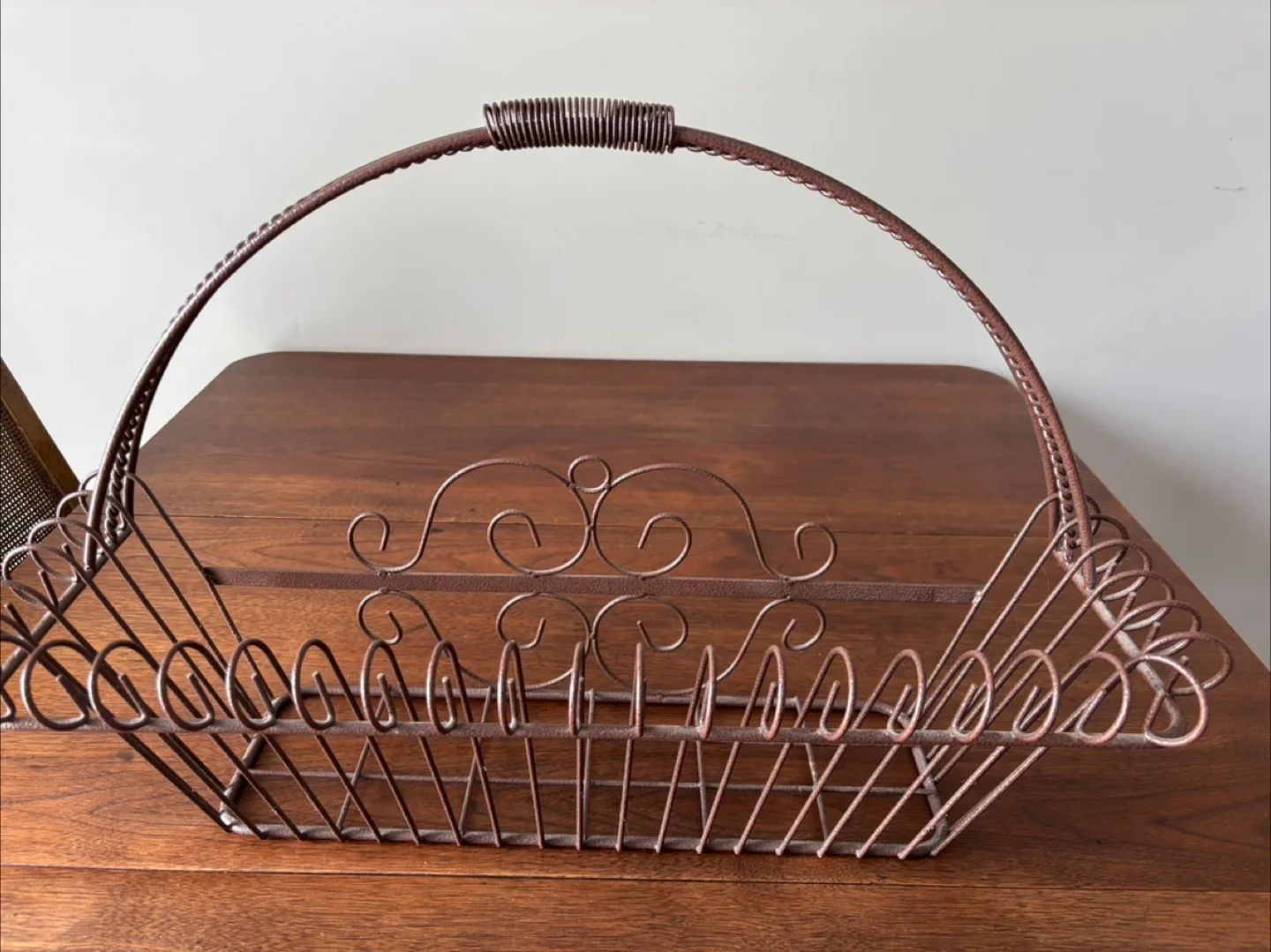 Rustic Metal Basket with Handle image indicator(5)