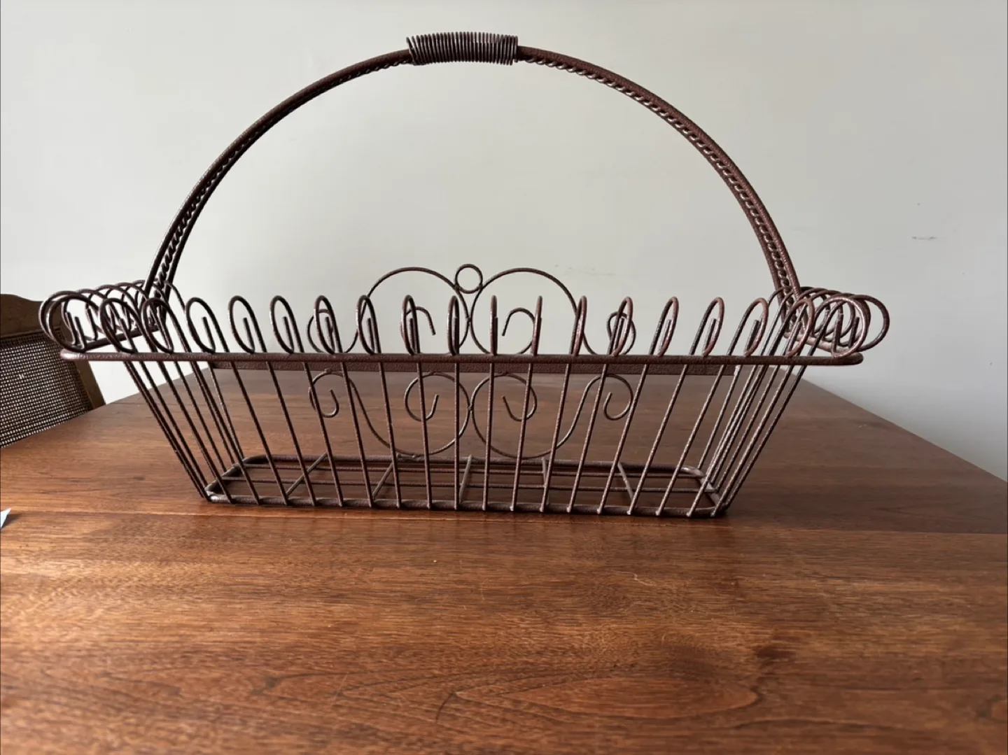 Rustic Metal Basket with Handle image indicator(6)