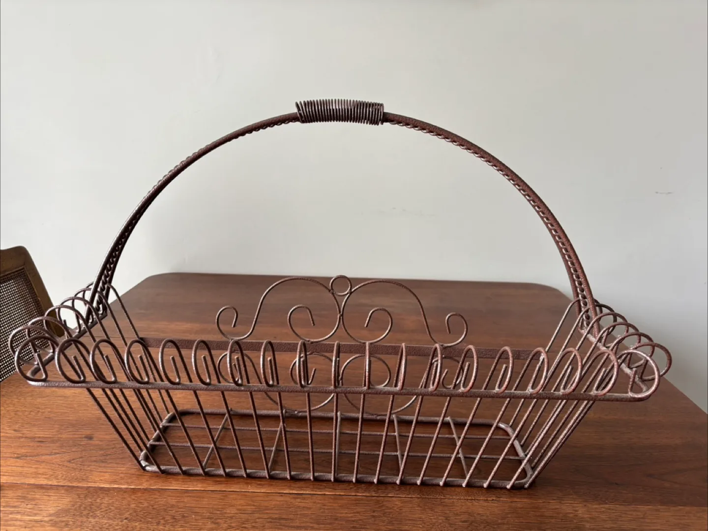 Rustic Metal Basket with Handle image indicator(7)