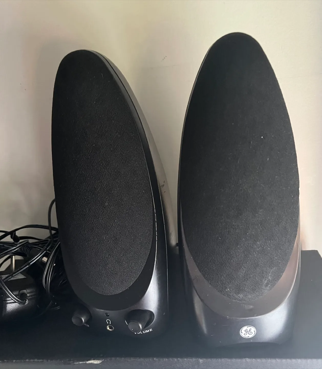 GE Millennium Speaker System (2- Piece) thumbnail