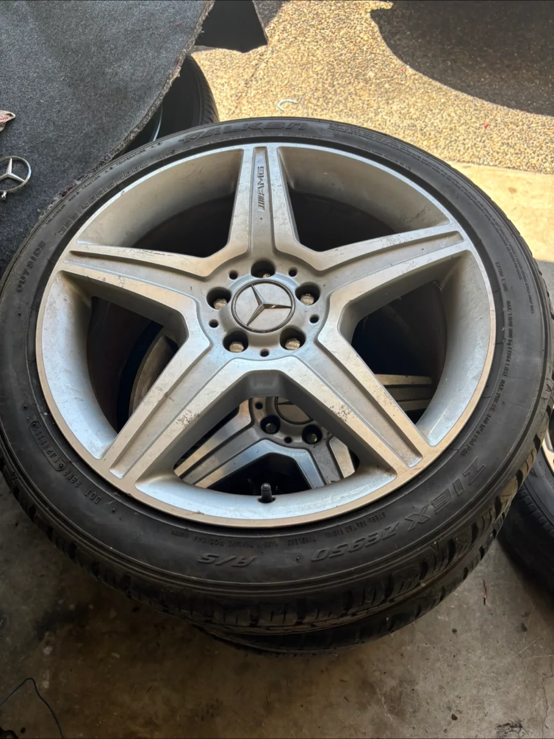 Mercedes AMG 255/40R19 Tire Set thumbnail