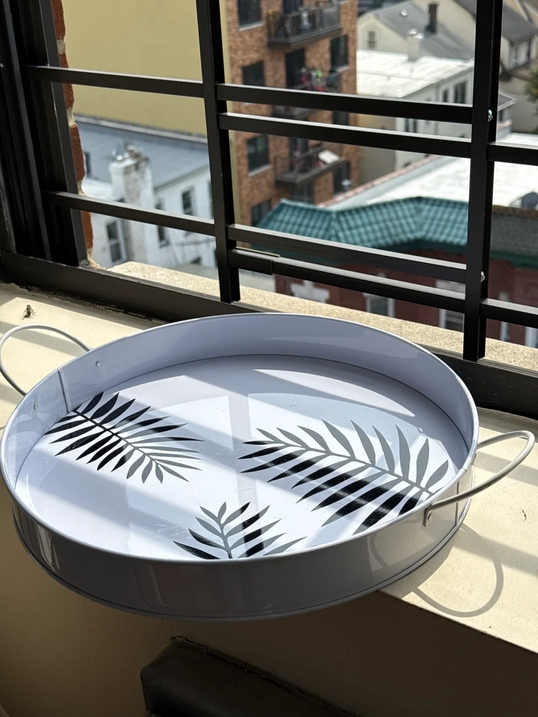 White Round Metal Decorative Tray thumbnail