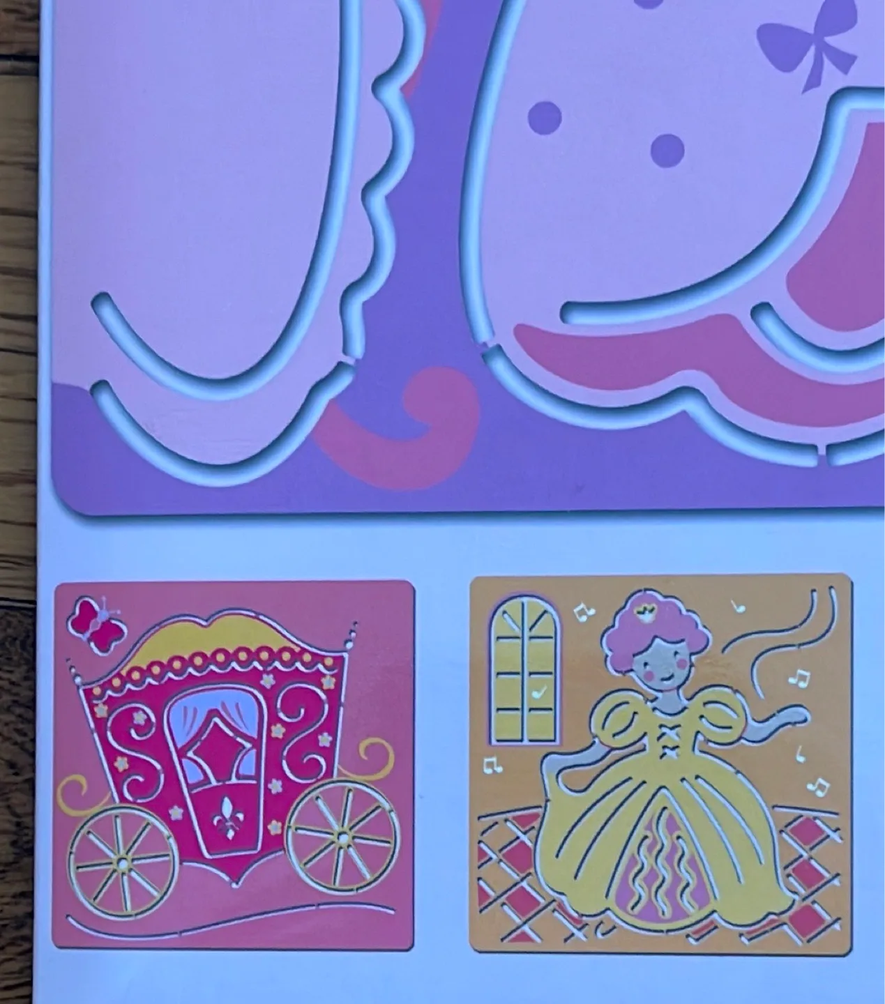 Djeco 5 Princesses Stencil Set Ages 4-8 image indicator(2)