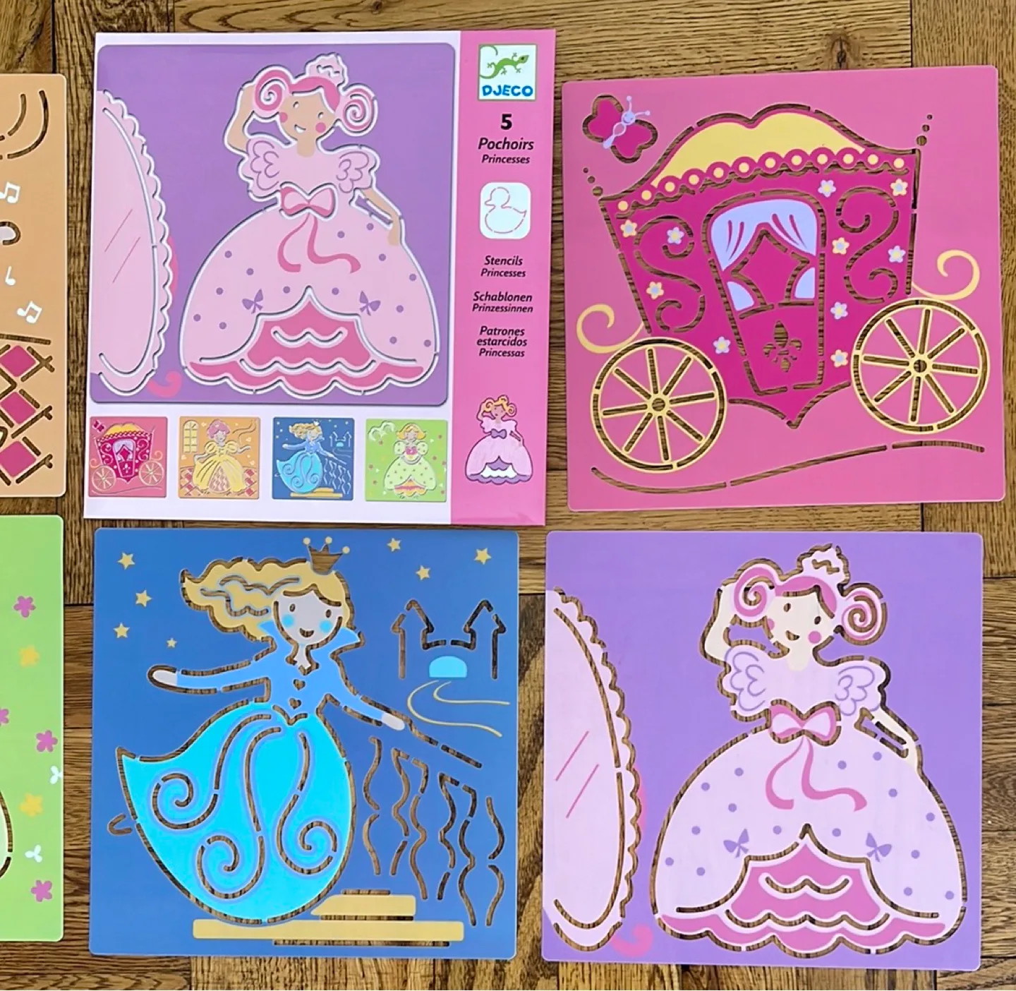 Djeco 5 Princesses Stencil Set Ages 4-8 image indicator(6)
