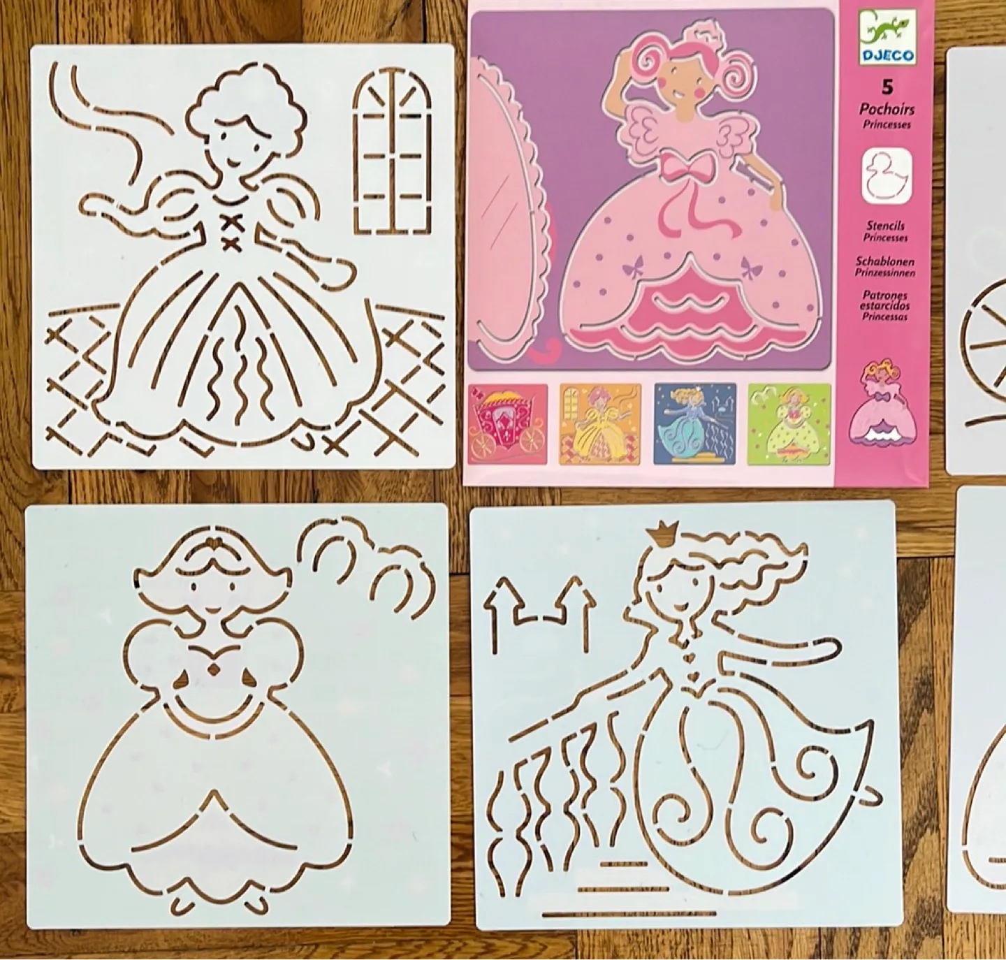 Djeco 5 Princesses Stencil Set Ages 4-8 image indicator(7)