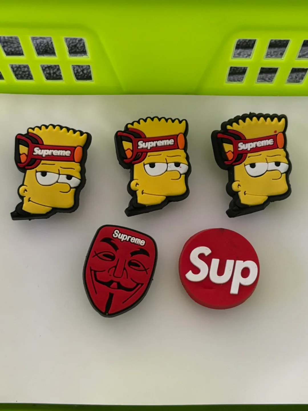 5x Supreme Jibbitz Charms thumbnail