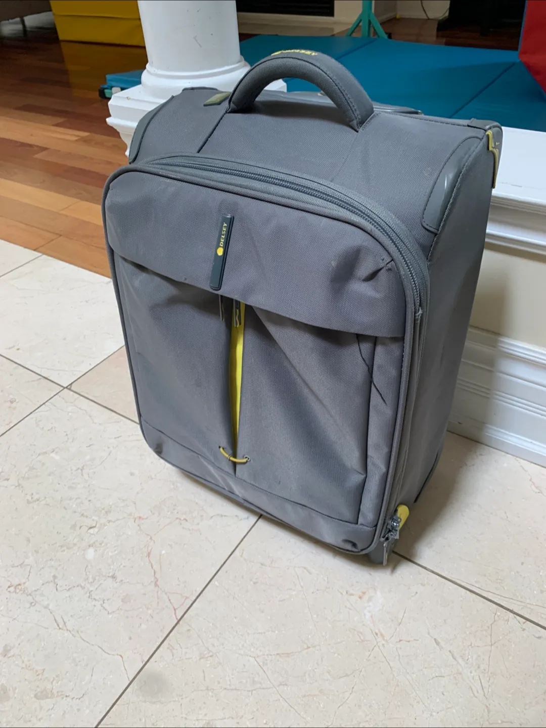Delsey Rolling Suitcase - carryon thumbnail