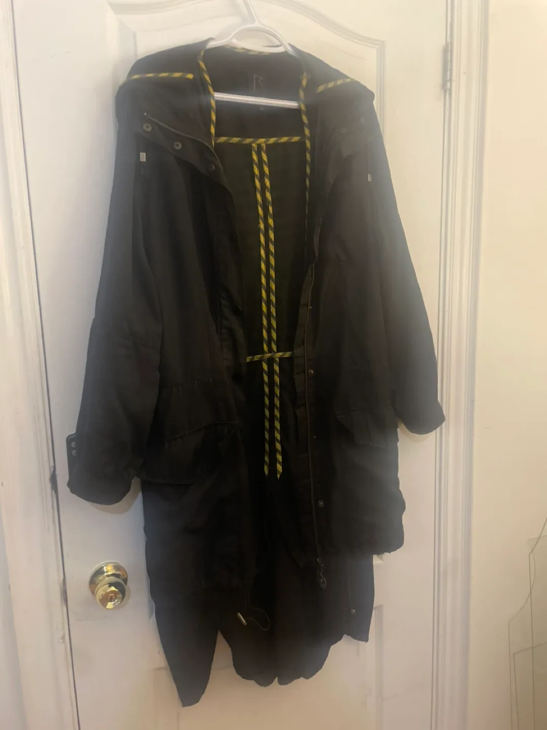 Rihanna label Spring w/faux tieback thumbnail