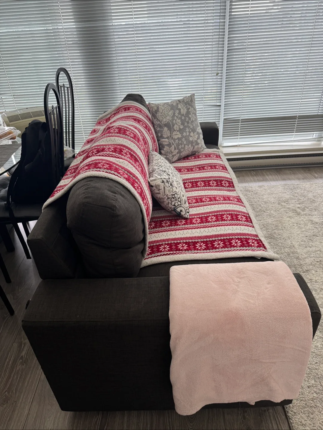 Comfortable Grey Sofa image indicator(4)