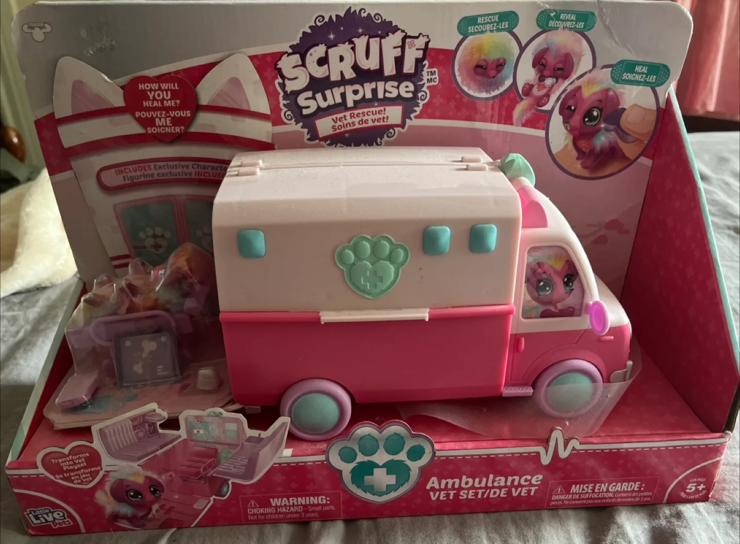 Scruff Surprise Vet Set/De Vet Ambulance 🇨🇦 thumbnail