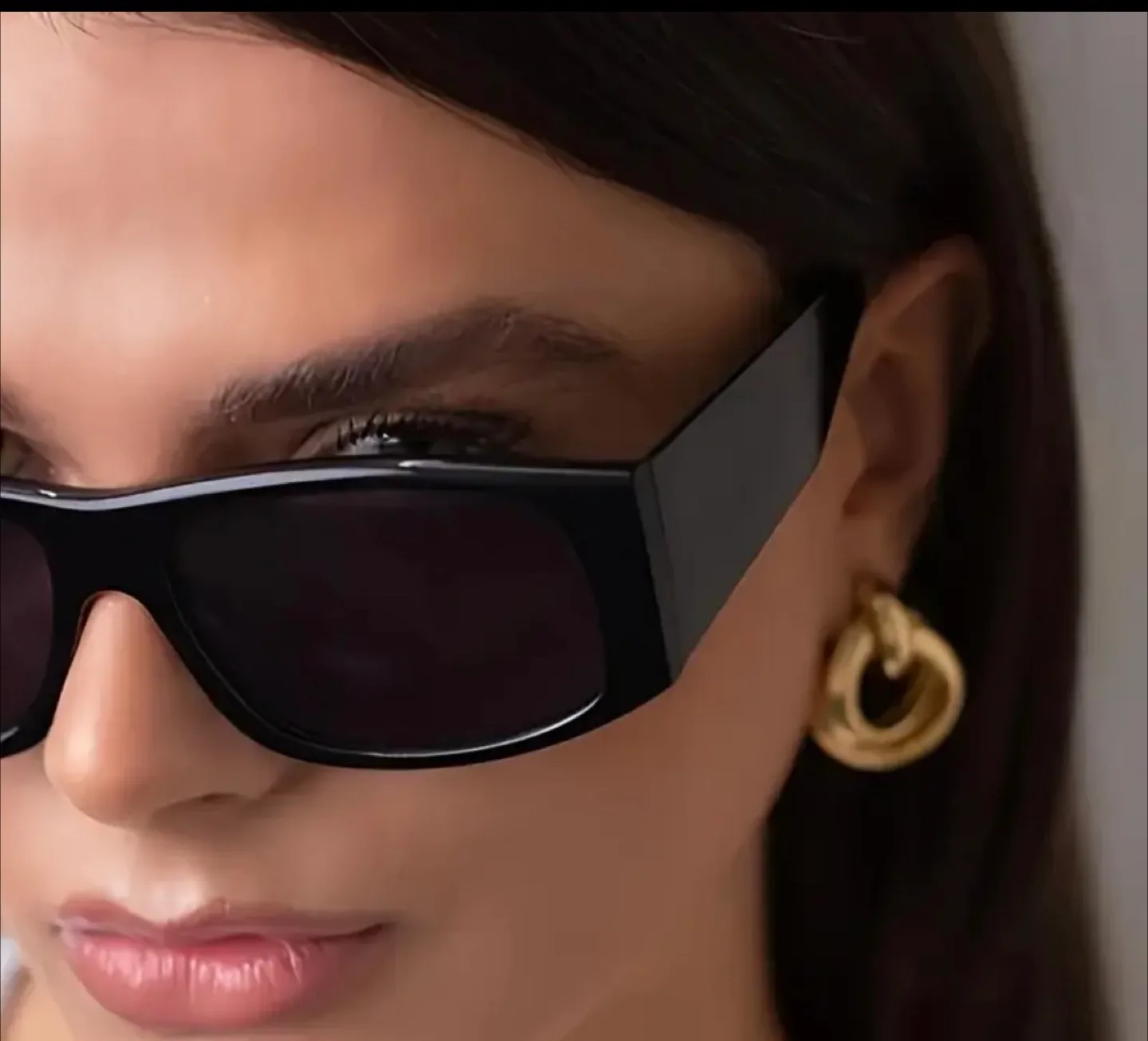 Women’s black sunglasses image indicator(2)