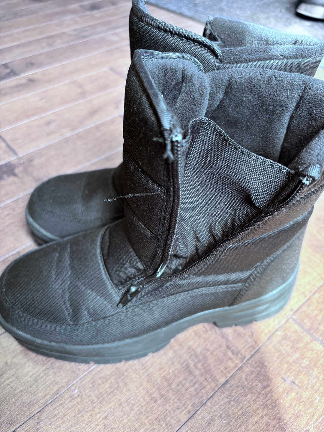 3M Thinsulate Black Winter Boots - Size 7 - photo 4