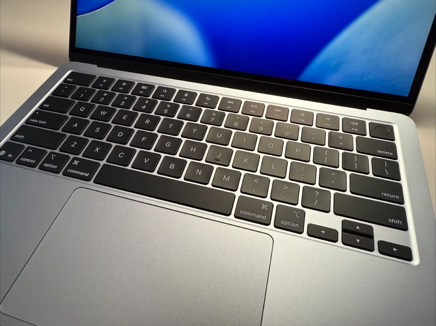 MacBook Air, 2025, M4 image indicator(3)