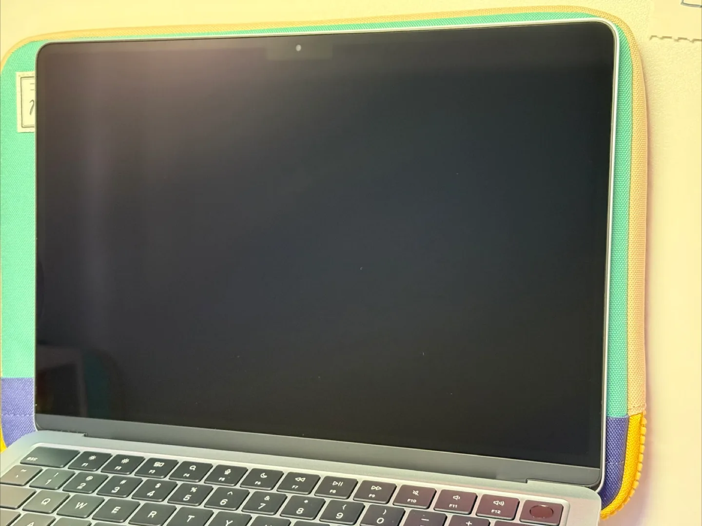 MacBook Air, 2025, M4 image indicator(6)