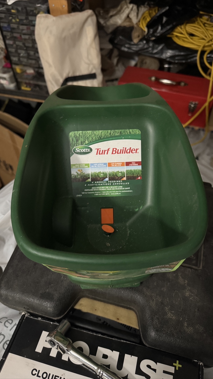 Scotts Turf Builder Handy Green II Spreader - photo 3