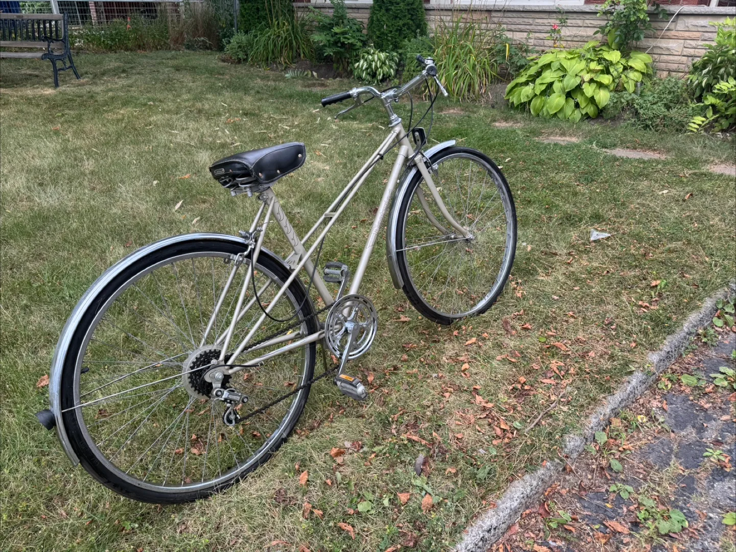 Vintage ladies 5 speed cruiser bike image indicator(4)