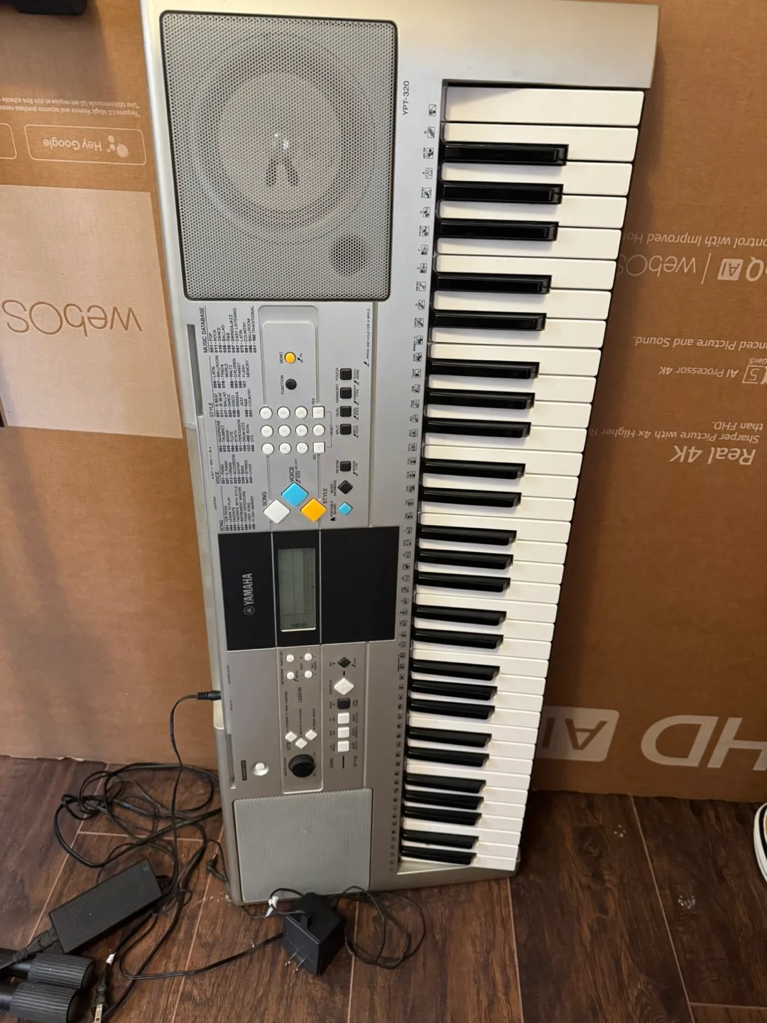 Yamaha YPT-320 Keyboard with Stand thumbnail