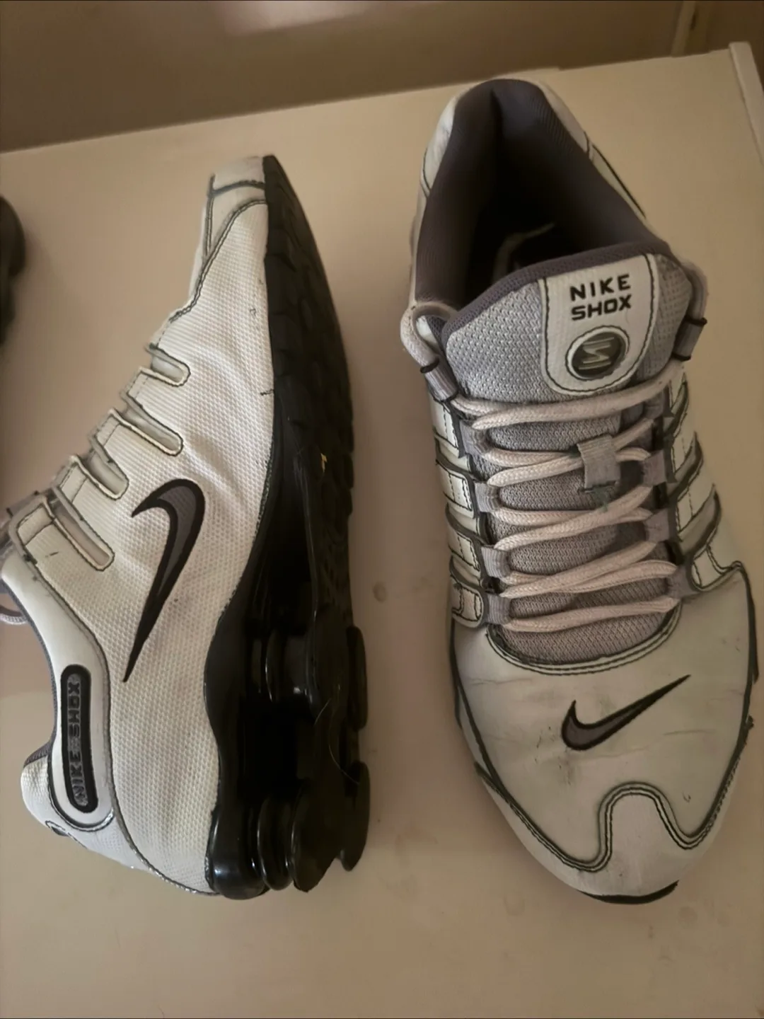 Nike Shox thumbnail