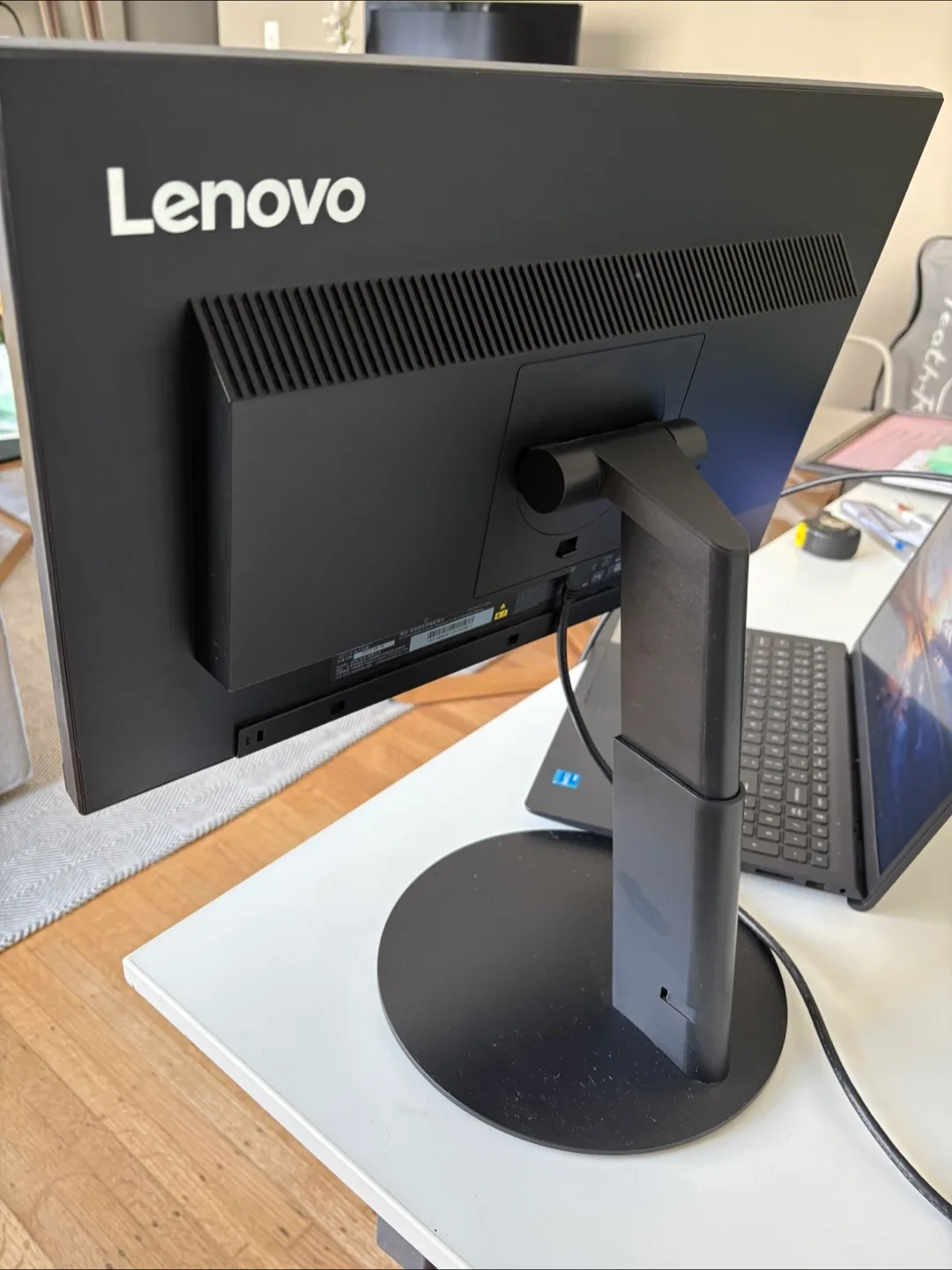 Lenovo ThinkVision T22i-10 Monitor 21,5” image indicator(3)