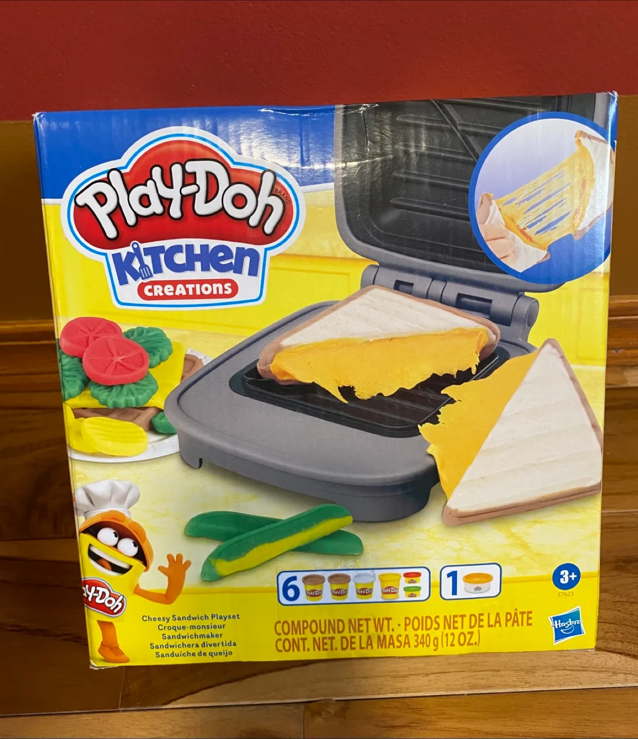 Play-Doh Kitchen Creations Cheesy Sandwich Set thumbnail