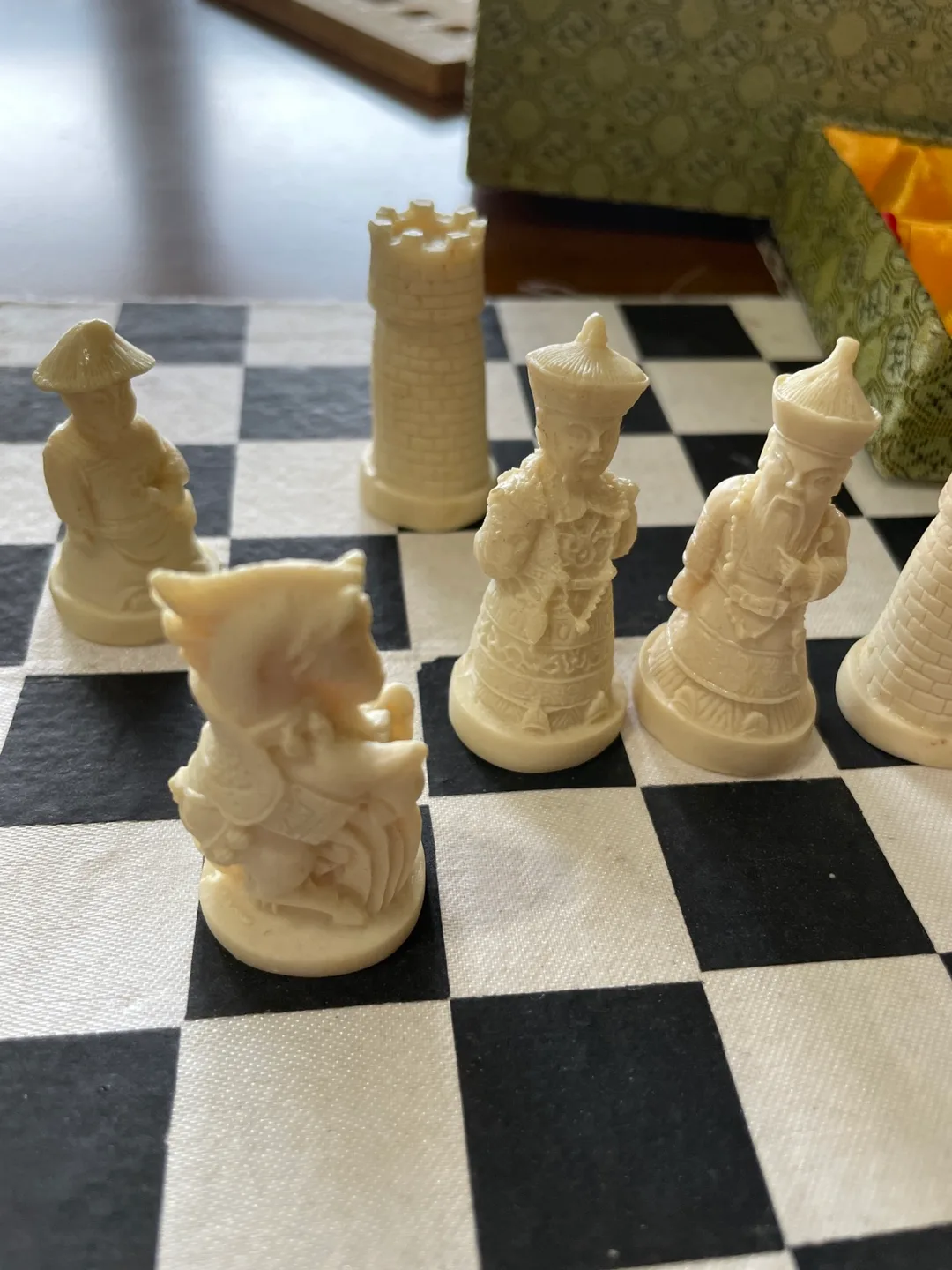 Vintage Chess Set with Decorative Box thumbnail