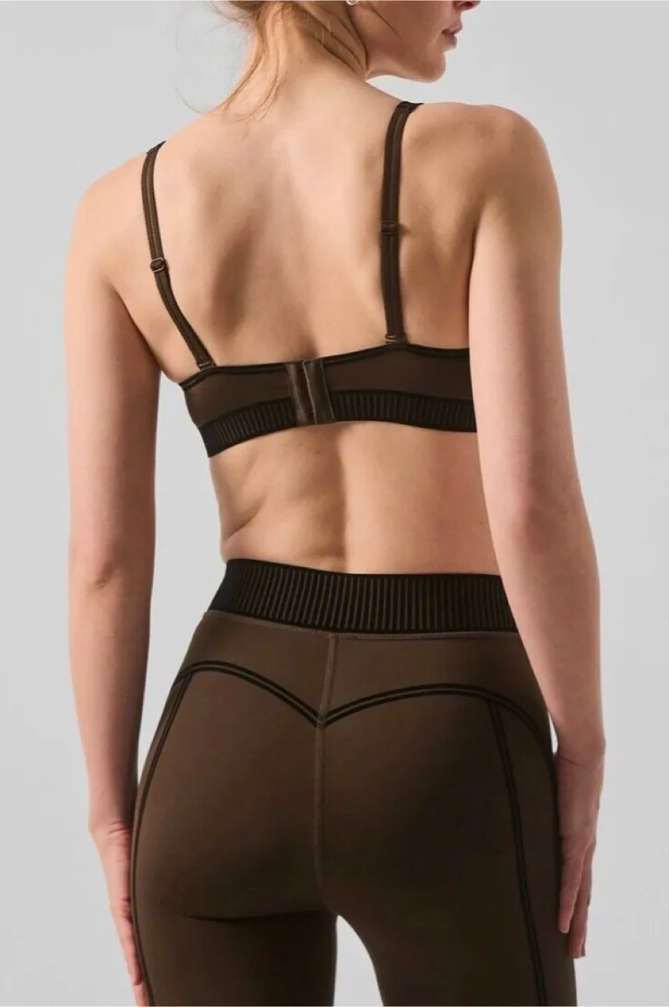 ALO Line Up Set - Bra & Leggings - Espresso image indicator(7)