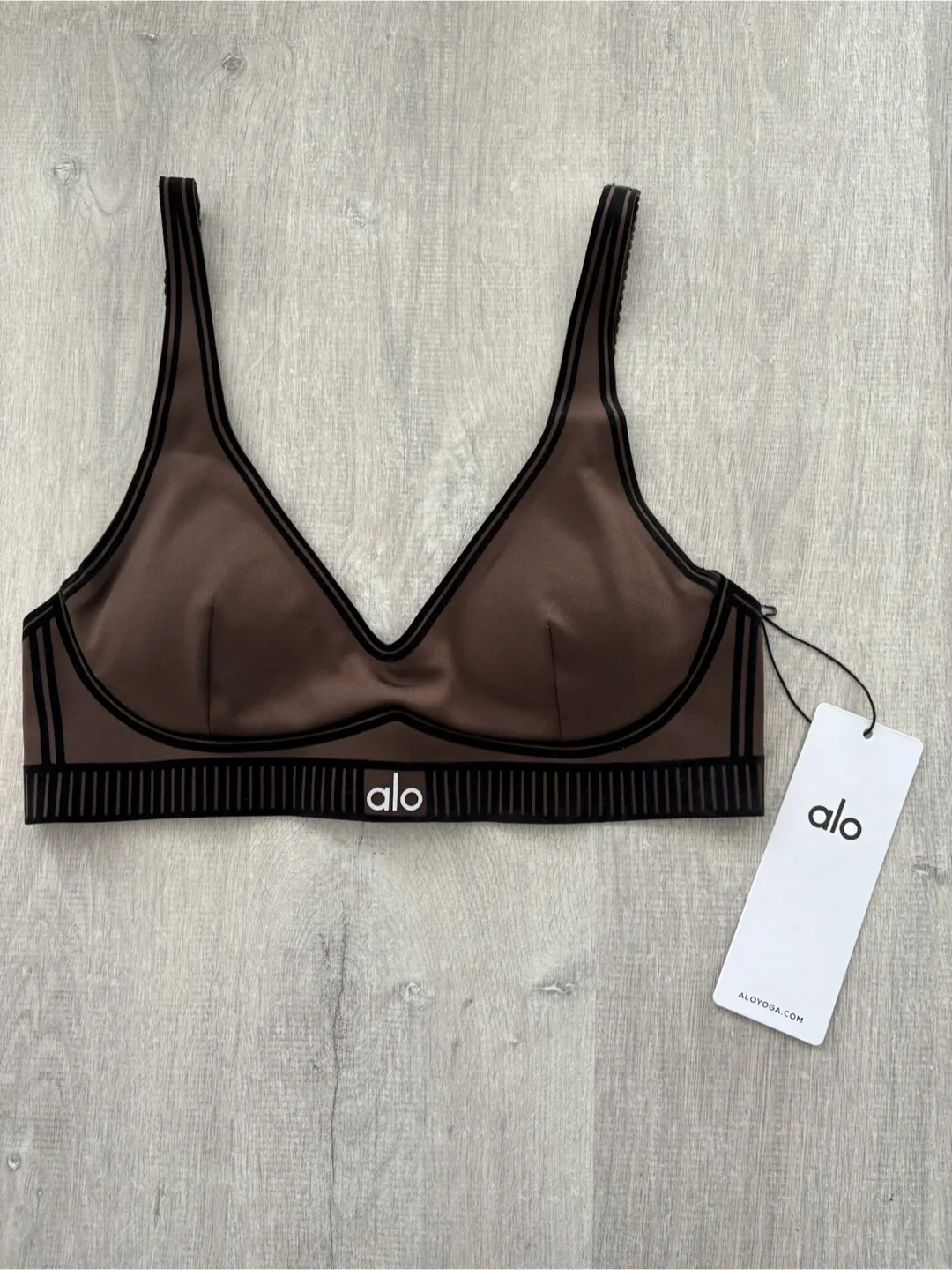 ALO Line Up Set - Bra & Leggings - Espresso image indicator(3)