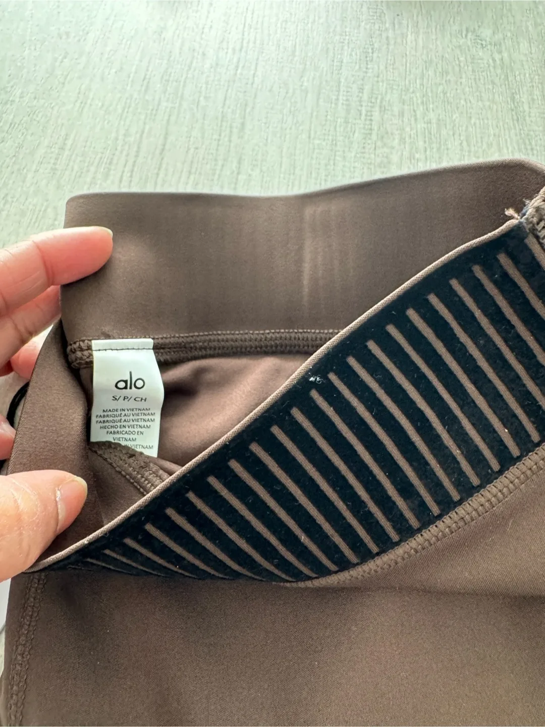 ALO Line Up Set - Bra & Leggings - Espresso image indicator(5)