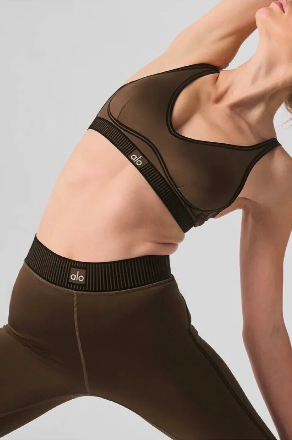 ALO Line Up Set - Bra & Leggings - Espresso image indicator(6)