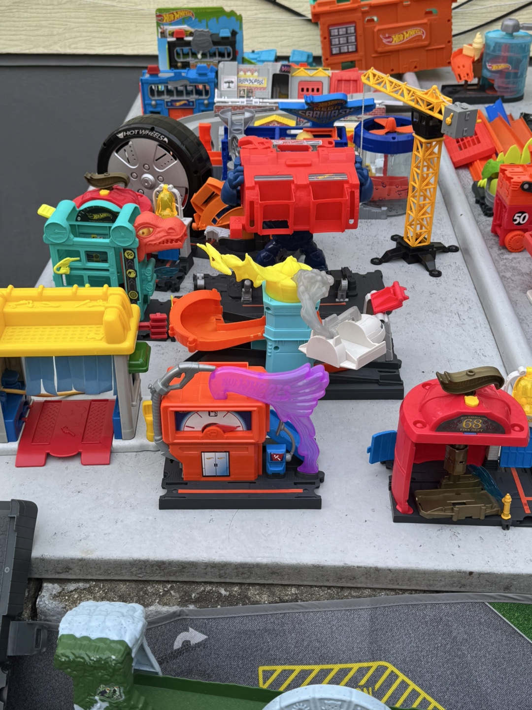 Hot Wheels City Playset Lot - photo 2