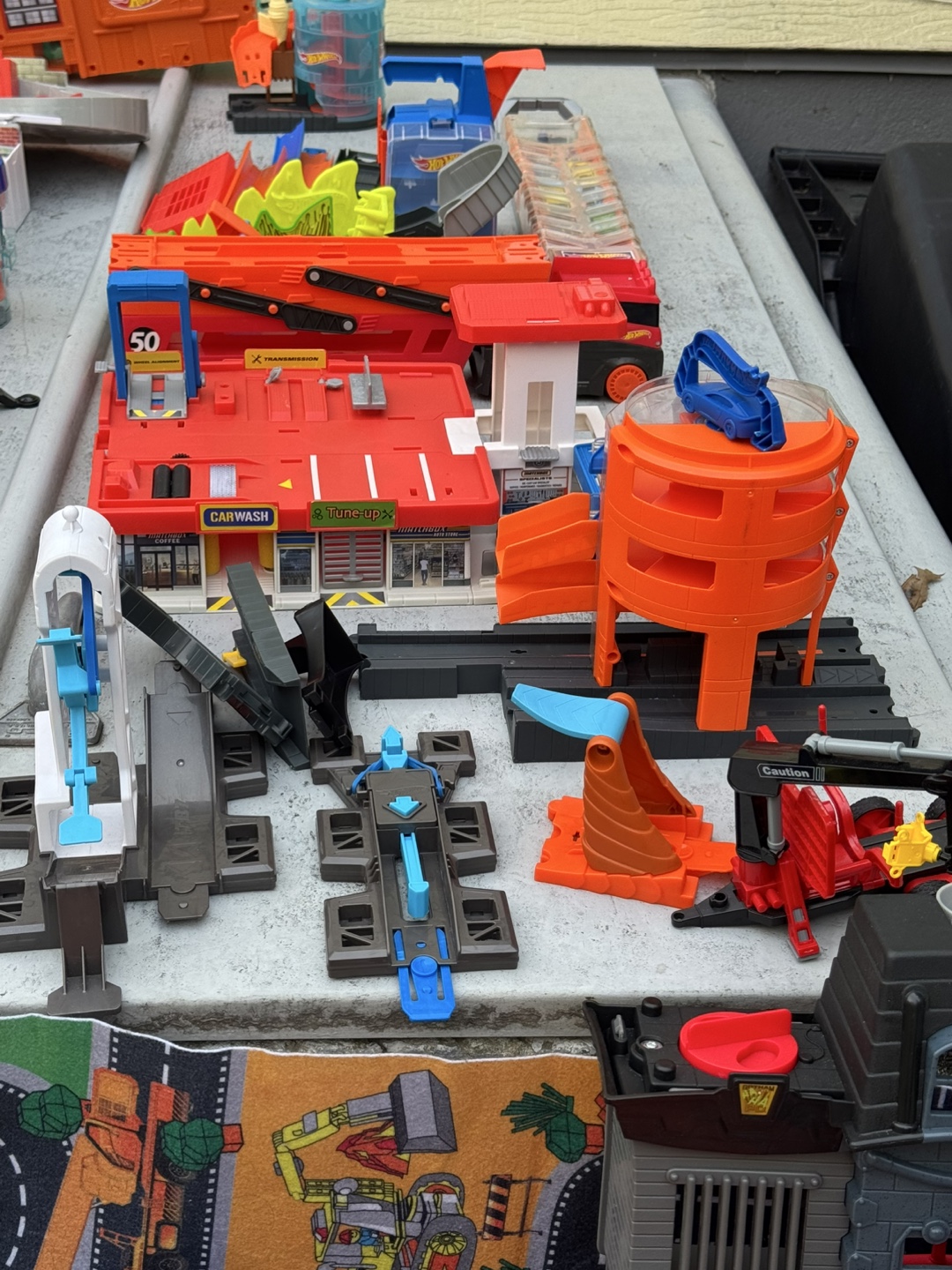 Hot Wheels City Playset Lot - photo 3