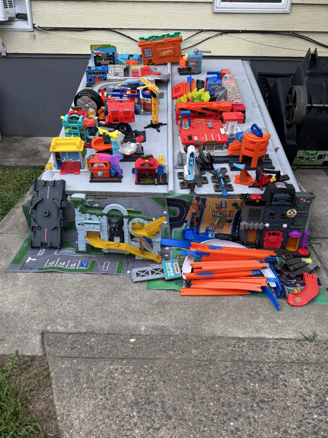 Hot Wheels City Playset Lot
