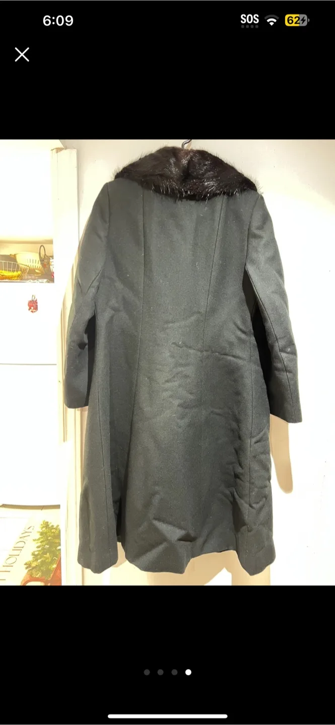Vintage Pure Virgin Wool Coat with Fur Collar image indicator(4)