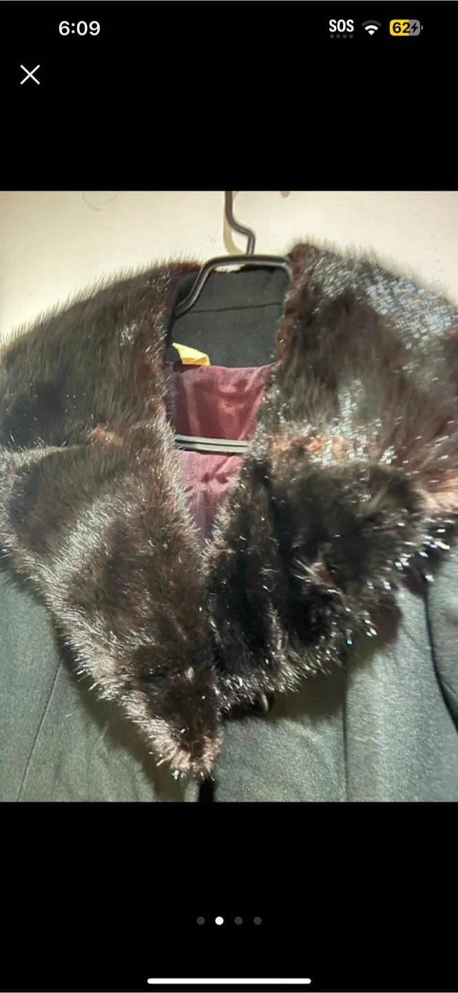 Vintage Pure Virgin Wool Coat with Fur Collar image indicator(2)