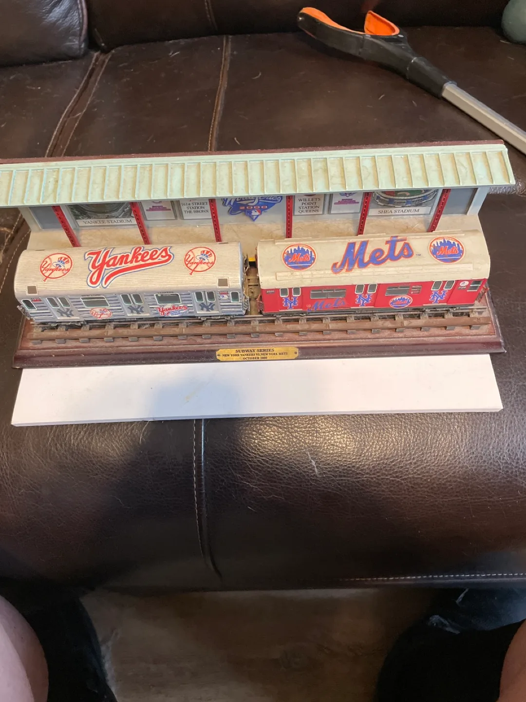 Subway Series New York Yankees vs New York Mets Train Set thumbnail