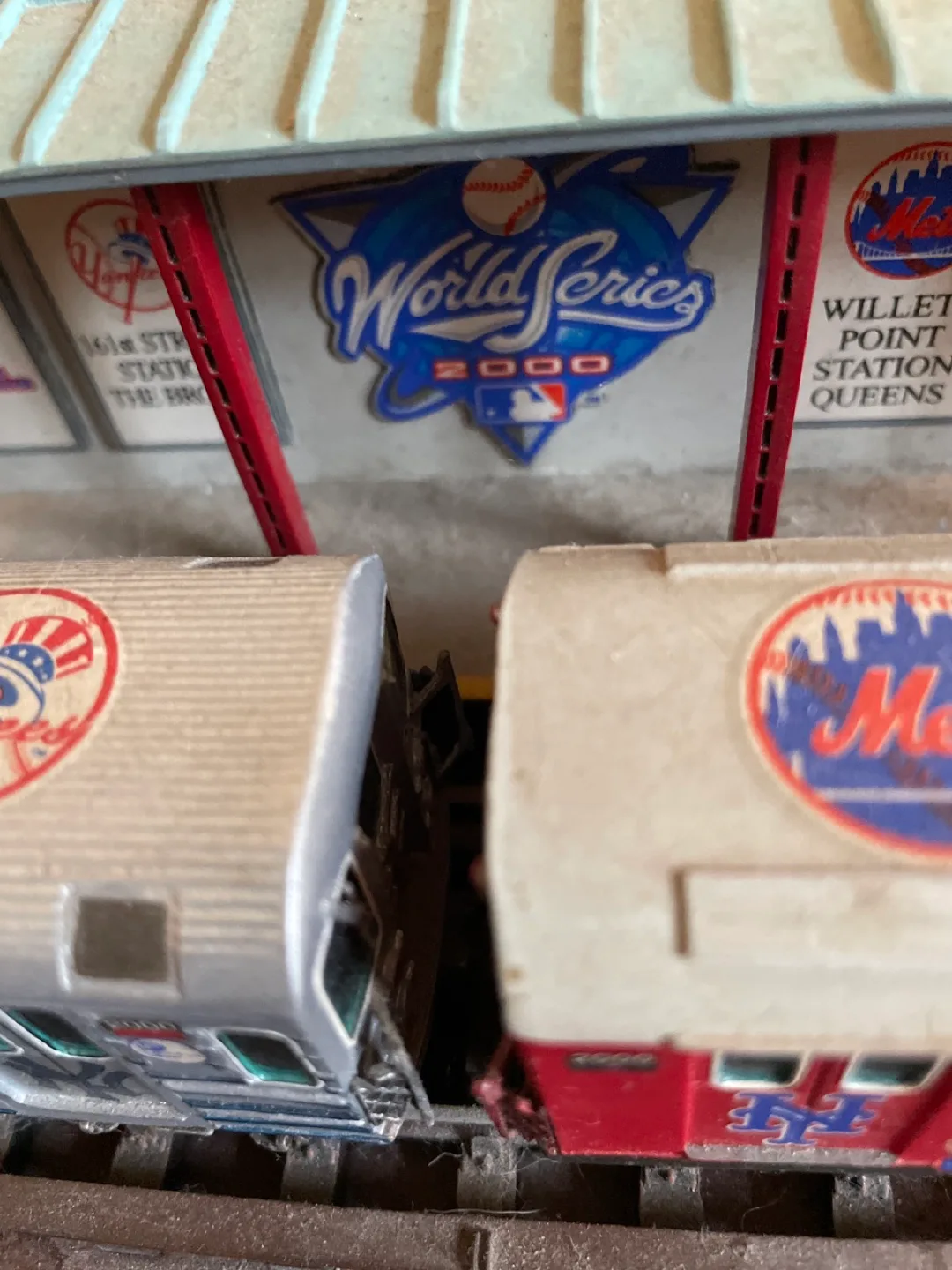 Subway Series New York Yankees vs New York Mets Train Set image indicator(5)