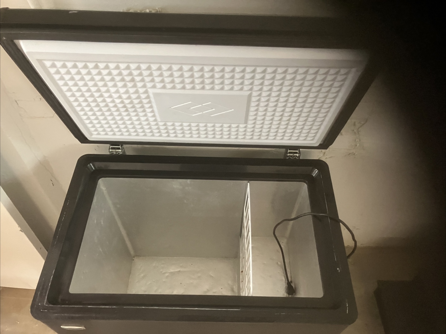 Danby Premiere Chest Freezer - Black - photo 4