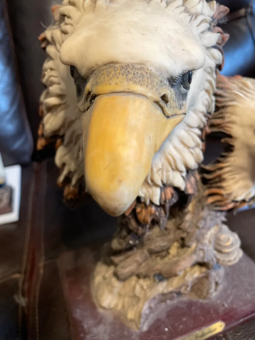 Precious Collection Double Eagle Figurine image indicator(3)