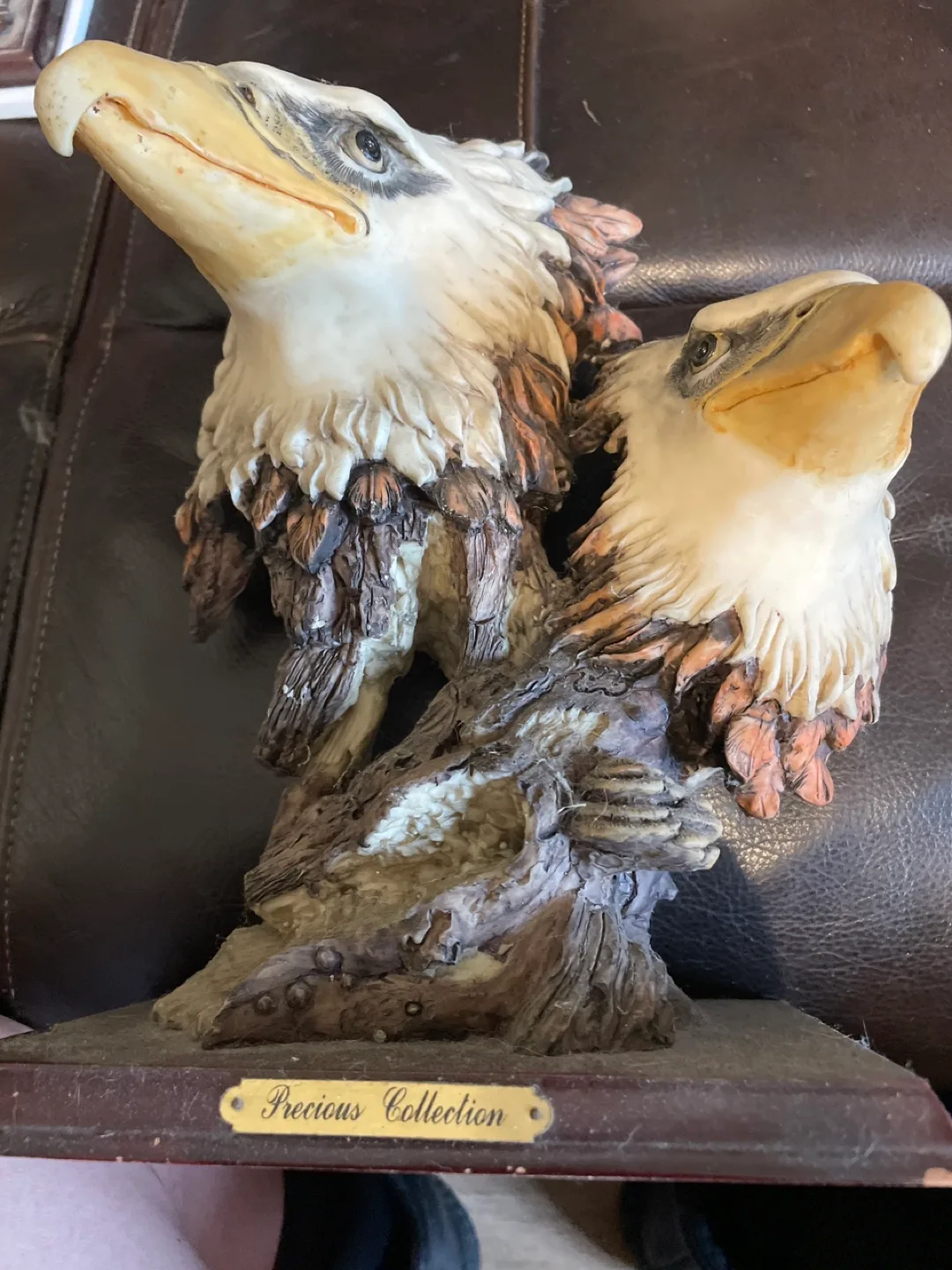 Precious Collection Double Eagle Figurine image indicator(2)