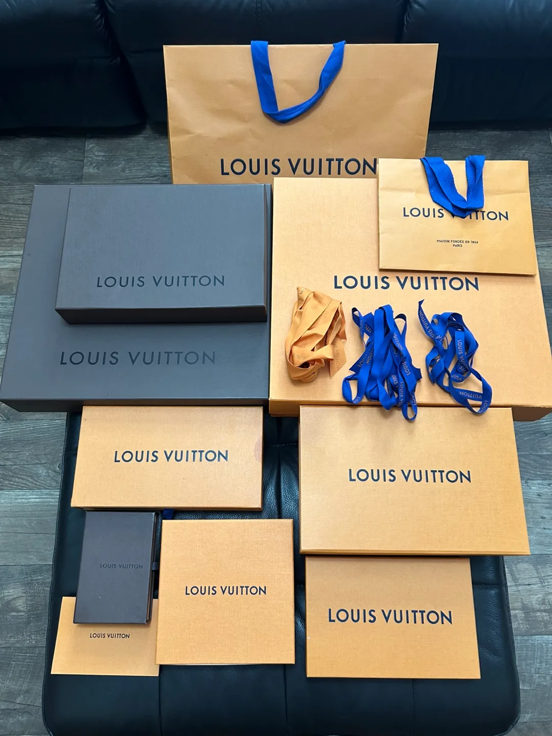 Lot of Louis Vuitton Boxes & Shopping Bags thumbnail