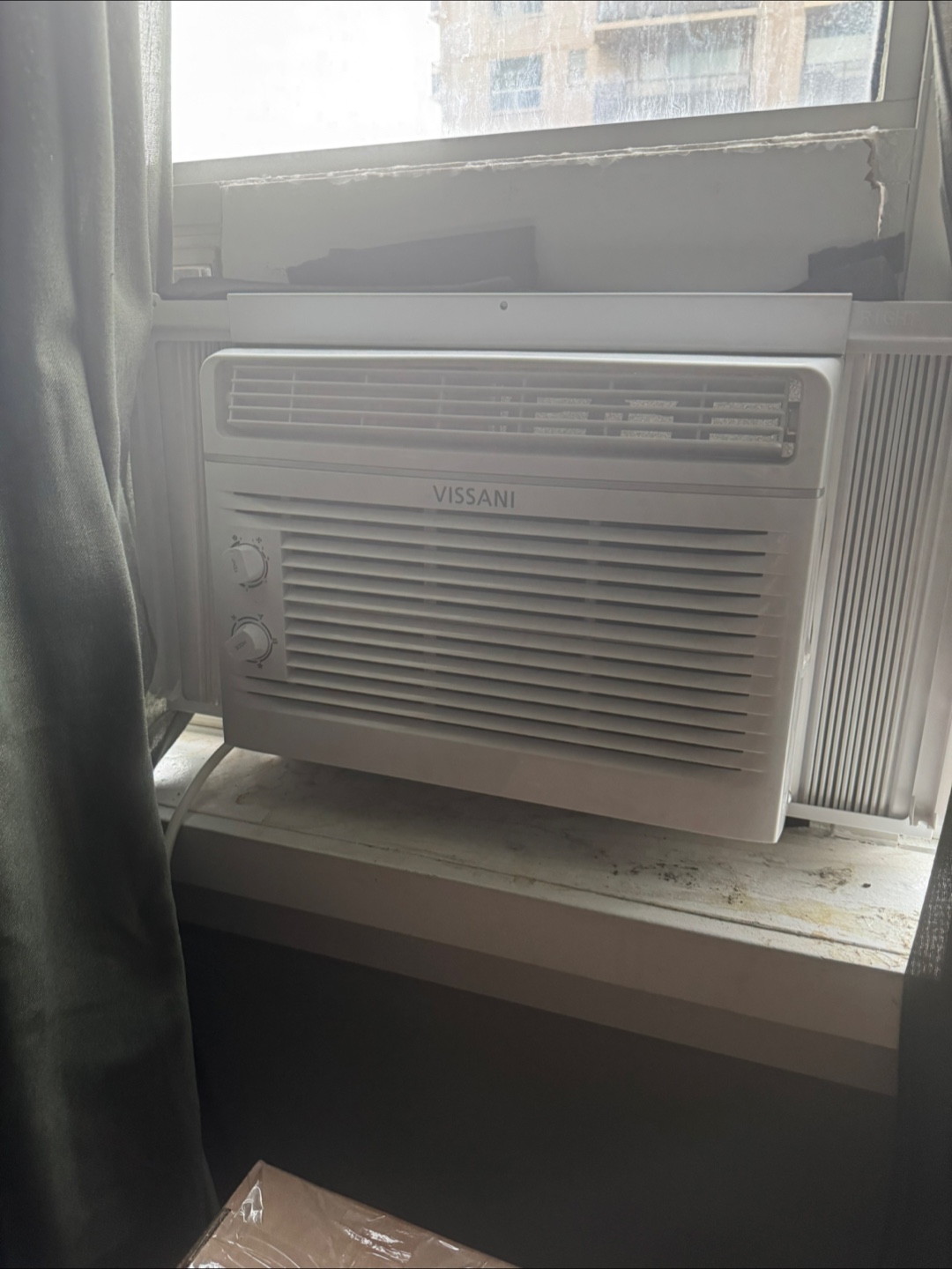 Vissani 5,000 BTU Window Air Conditioner – Gently Used - photo 4