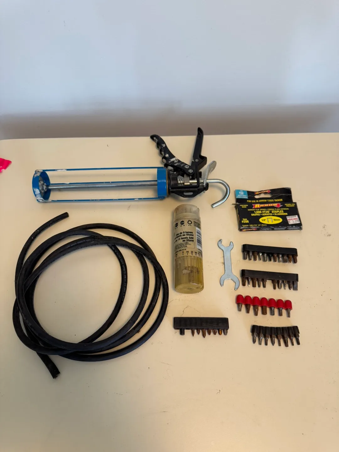 Variety of Tools & Arrow T20 Staples image indicator(5)