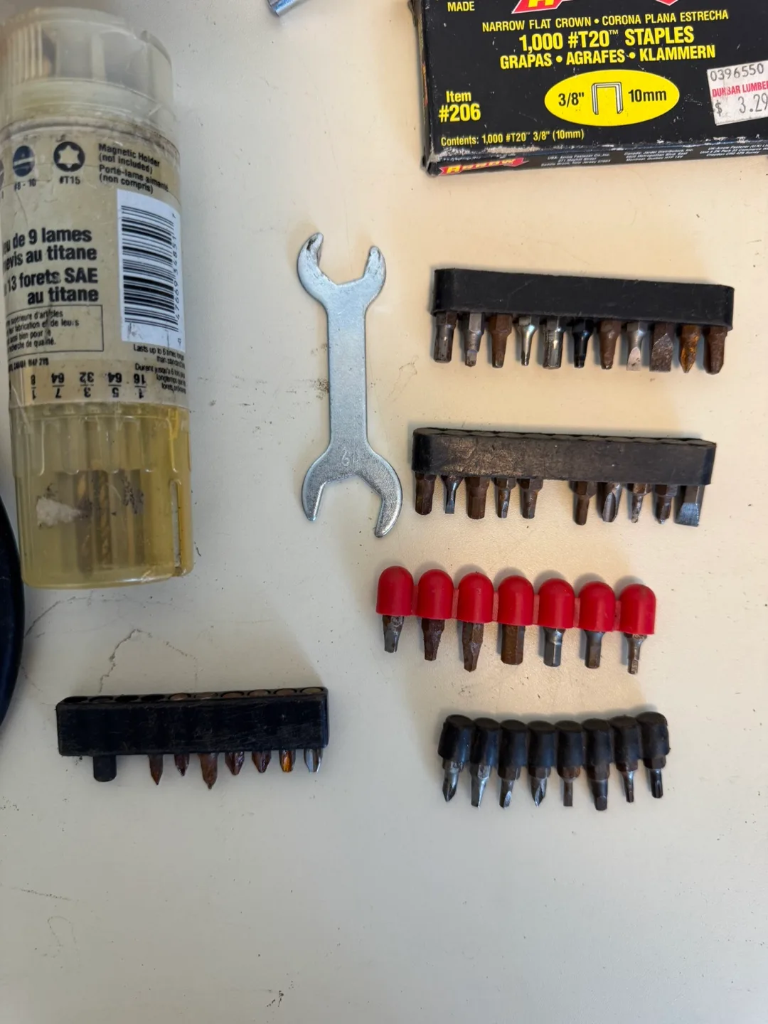 Variety of Tools & Arrow T20 Staples image indicator(3)