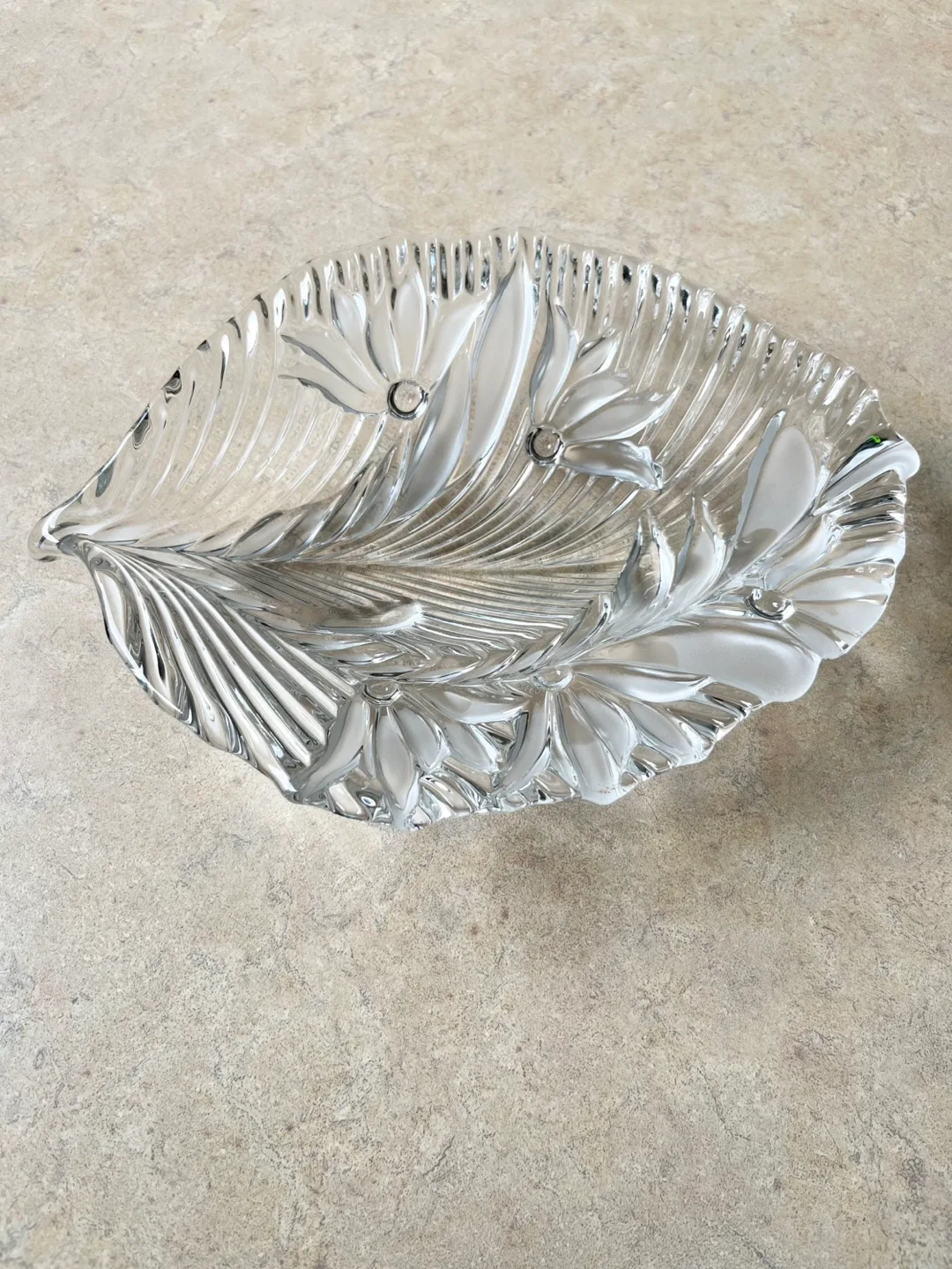Leaf Shaped Glass Plate thumbnail