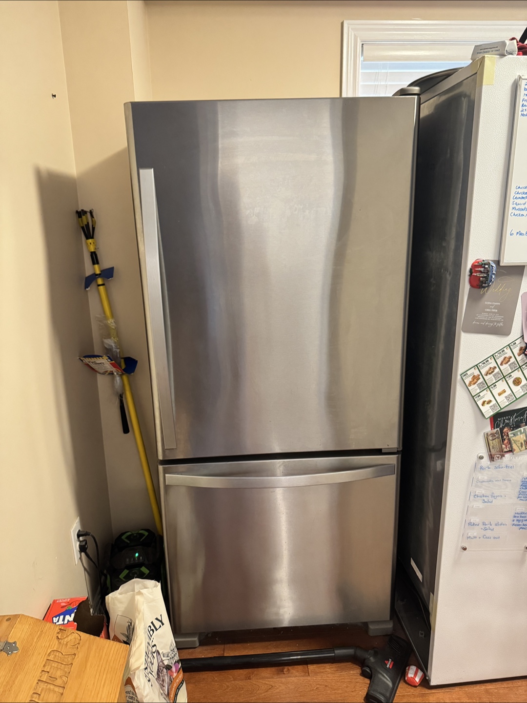Whirlpool WRB329RFBm00 Refrigerator