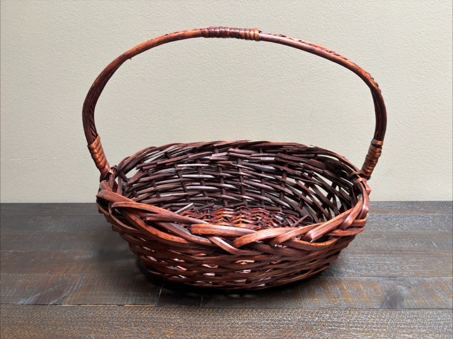 🇨🇦Woven Basket with Handle thumbnail